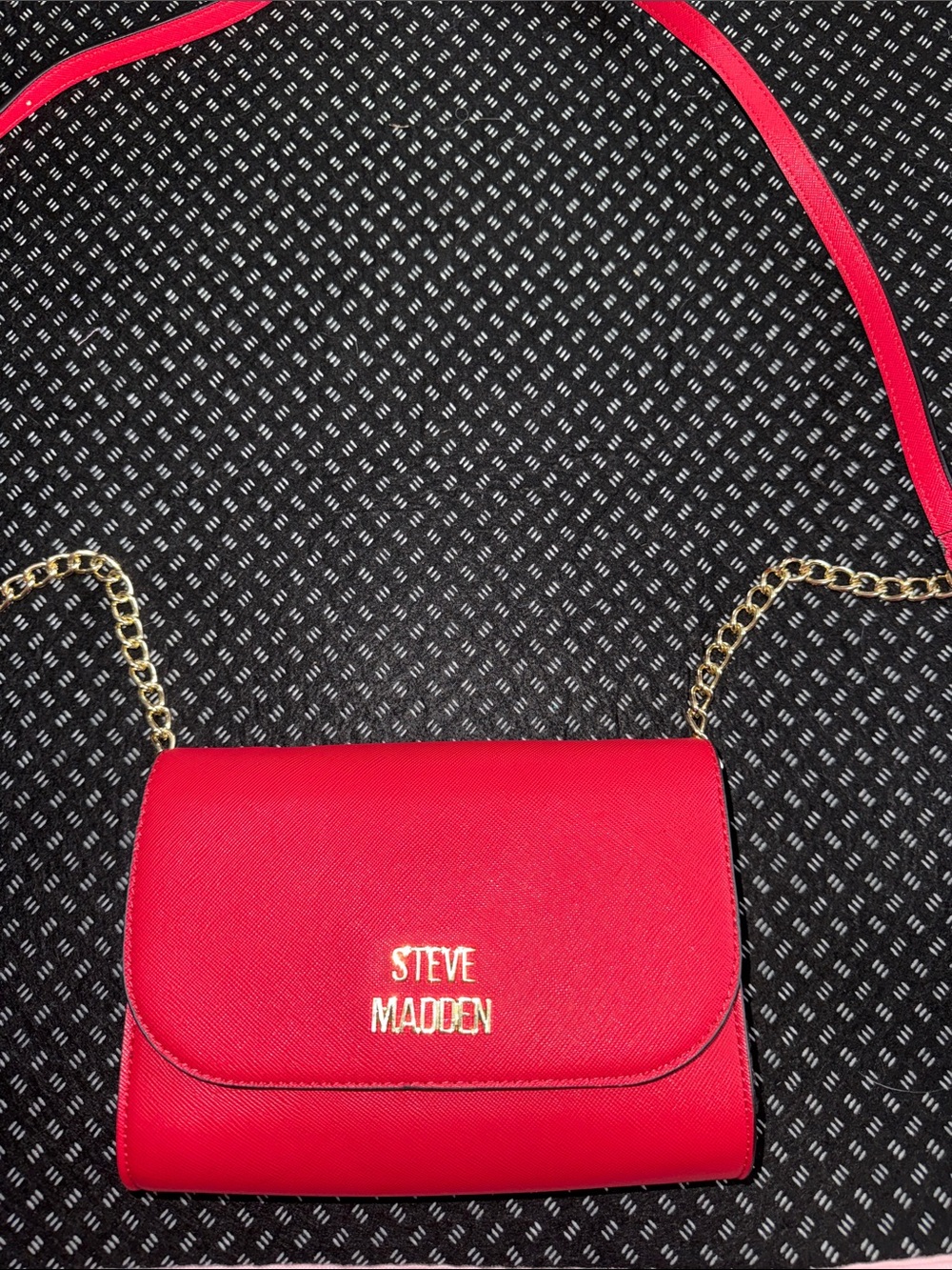🛍 New Steve Madden BEAUTIFUL RED WITH BLACK TRIM CROSSOVER BAG 🛍